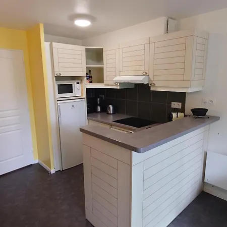 Dans Village Normandy Garden, Pierre & *