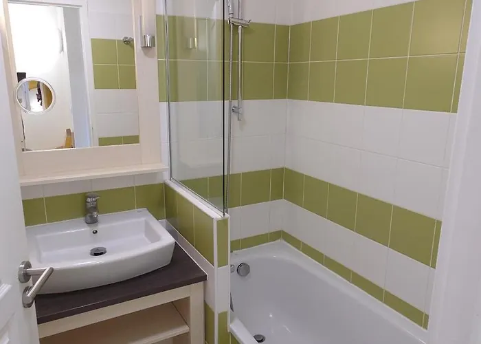 Dans Village Normandy Garden, Pierre & Prázdninový dům *