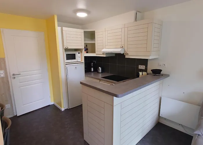 Dans Village Normandy Garden, Pierre & *