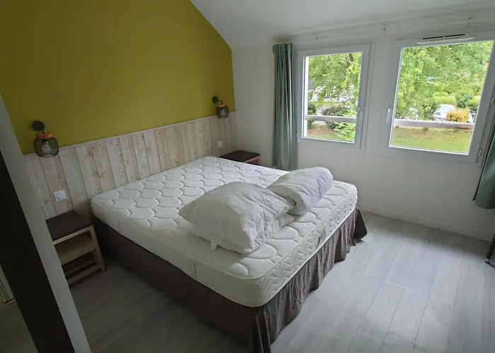 Dans Village Normandy Garden, Pierre & Branville